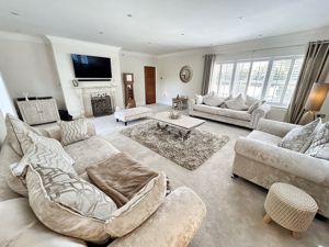 Lounge- click for photo gallery